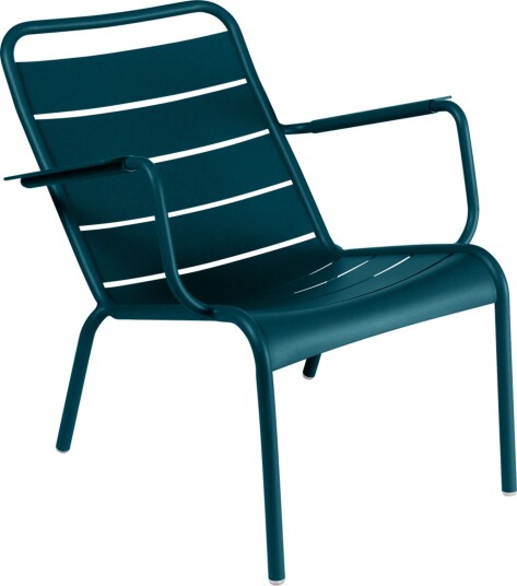 Fermob - Luxembourg Low Armchair Acapulco Blue 21 - Utendørs Spisebordstoler - Frédéric Sofia - Blå - Metall