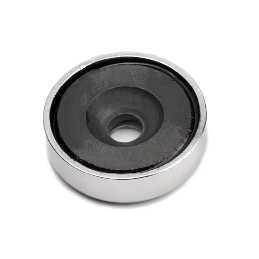 Ferrittmagnet 20×6 mm – med forsenket hull og stålkappe