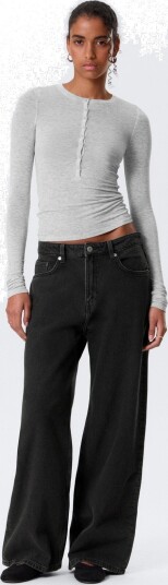 Weekday Missy Low Rise Loose Straight Jeans Black 23 x 32 Weekday Missy Low Rise Loose Straight Jeans Black 23 x 32