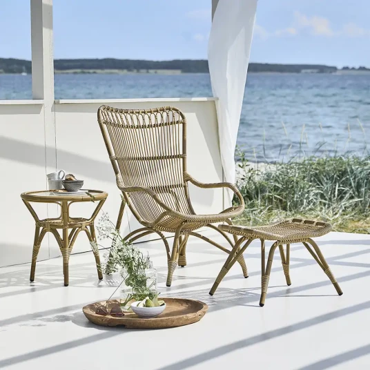 Sika Design Monet lenestol av kunstrotting antikk Sika Design Monet lenestol av kunstrotting antikk
