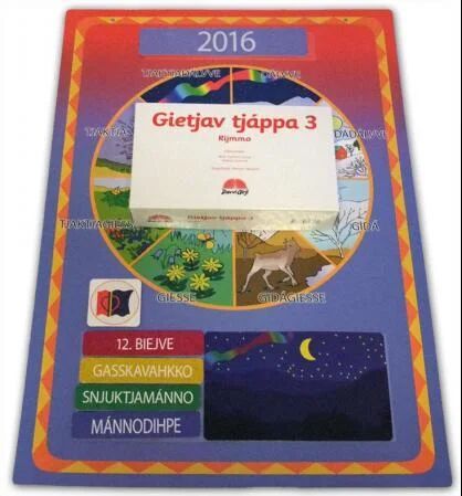 Gietjav Tjáppa 3. Rijmmo. 1 Kalender. 1 Eske Med Kort Med Kalenderbegrep (Dager, Måneder, Vær, Årsti
