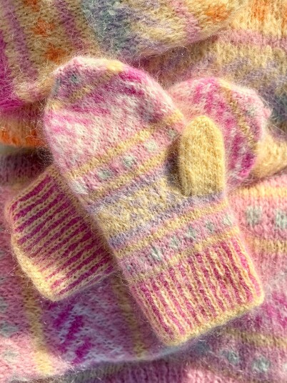 House Of Yarn IR 02-15a Hanami Votter