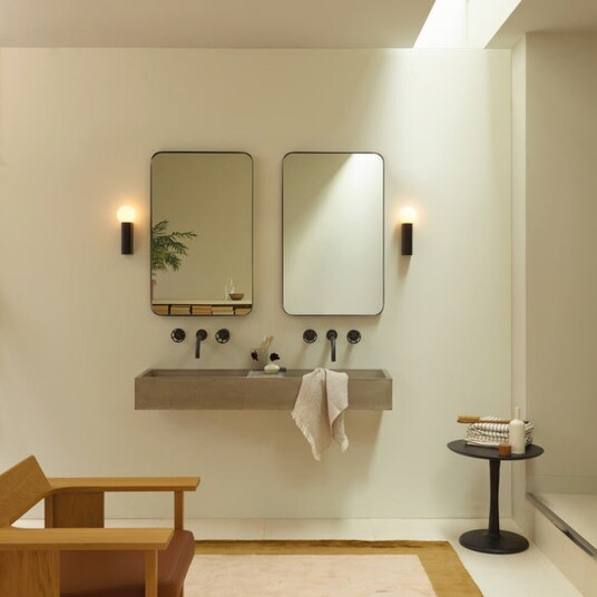 Astro Lighting Ortona Single vegglampe IP44 - Matt svart/Opal Astro Lighting Ortona Single vegglampe IP44 - Matt svart/Opal