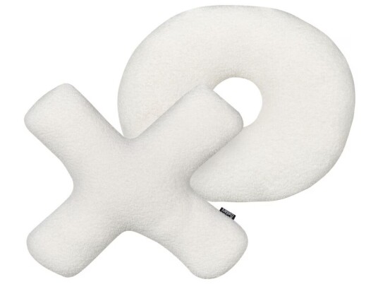 Sett med 2 stk. bokstavputer i offwhite teddystoff XO Kasteputer
