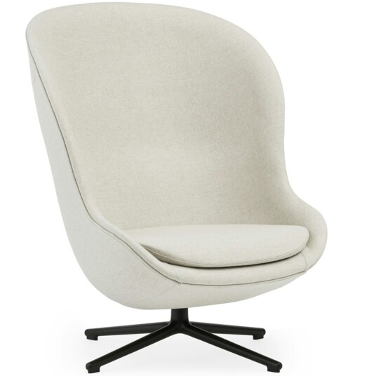 Normann Copenhagen Hyg Lenestol Høy med Dreiefot Off white / Svart Aluminium