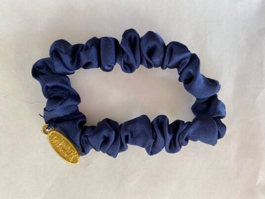 Navy Prikken Scrunch Hårstrikk Navy Prikken Scrunch Hårstrikk