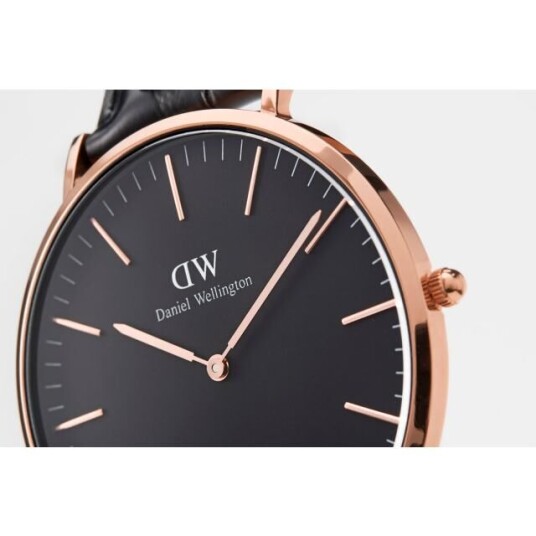 Daniel Wellington Classic Black Sheffield - Rosegull dameklokke med sort skive og lærreim Daniel Wellington Classic Black Sheffield - Rosegull dameklokke med sort skive og lærreim