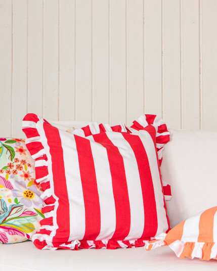 Ruffle Stripes pudetrekk rødt Ruffle Stripes pudetrekk rødt