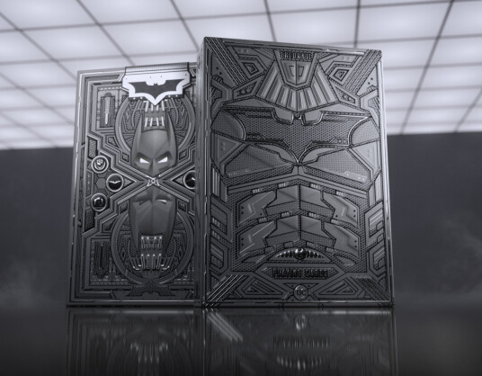 The Dark Knight Deluxe Kortstokk - Brettspill fra Outland The Dark Knight Deluxe Kortstokk - Brettspill fra Outland