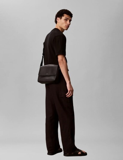 Calvin Klein Raised Flap Messenger Black ONE SIZE Calvin Klein Raised Flap Messenger Black ONE SIZE