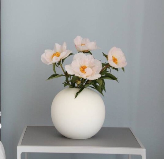 Cooee Design Ball vase white 8 cm