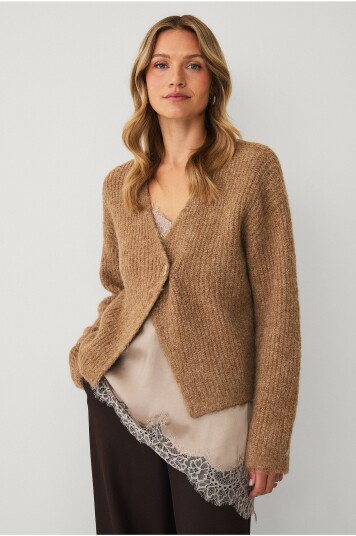 Ellos Collection Kardigan med dekorativ knapp Beige