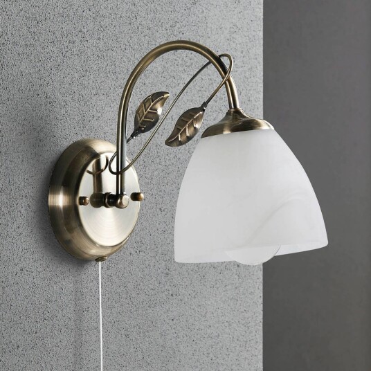 Lindby Vakker vegglampe Michalina, klassisk stil
