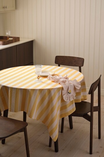 Ellos Home Duk Majken Stripe 145x145 cm Gul