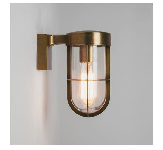 Astro Cabin Vegglampe Antikk Messing