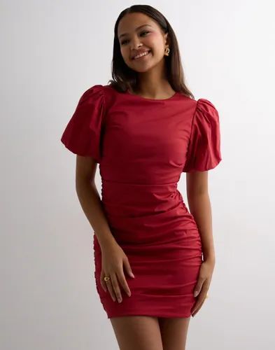 Nelly Rød The Cutest Ruched Dress