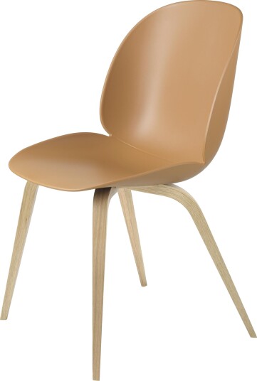 Gubi Beetle Spisestol Trebase Eik Semi Matt/ Amber