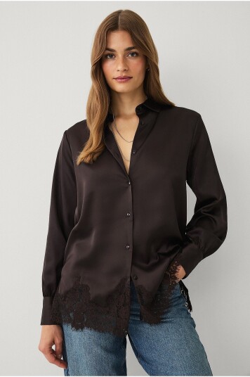 Ellos Collection Satengbluse med blondekant Brun