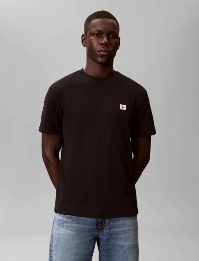 Calvin Klein Jeans Ss Waffle Badge Crewnk Tee   Black   XS