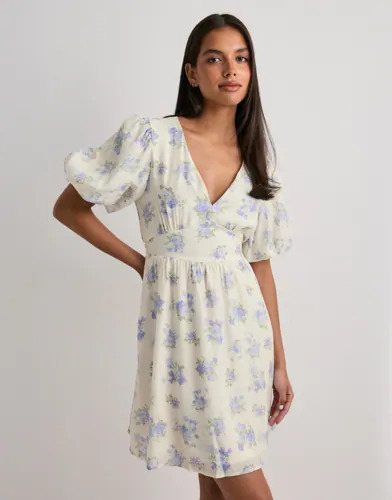Vero Moda Blomstrete Vmbella 2/4 V Neck Short Dress Wvn