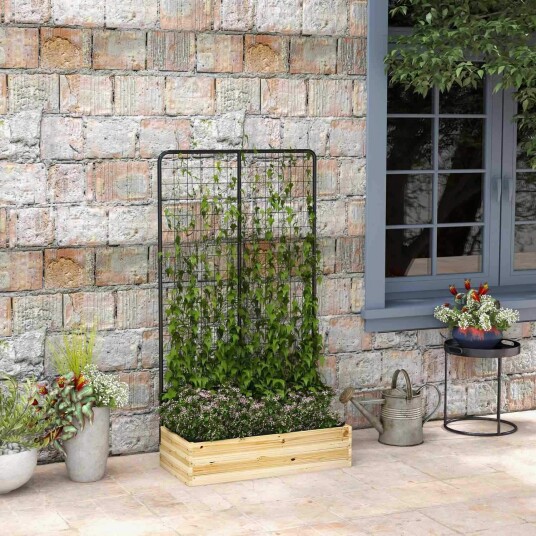 Høyseng med espalier i naturtre