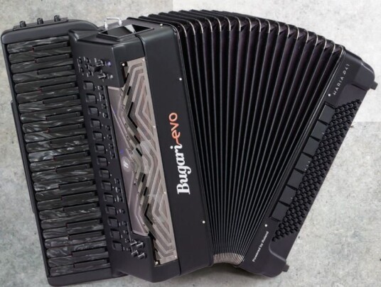 Bugari Evo Haria P41 Matt Black pianosystem Sort matt. Med original bag