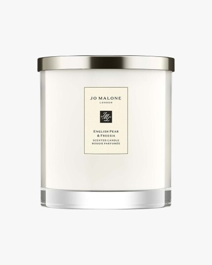 English Pear & Freesia Scented Candle Vekt: 2100 G