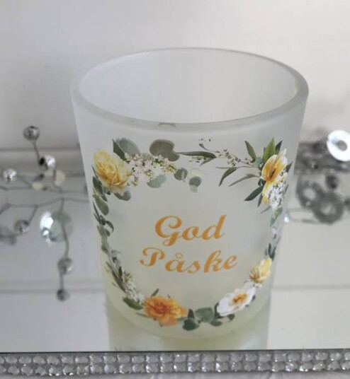 Telysglass frostet med God Påske og blomsterkrans Telysglass frostet med God Påske og blomsterkrans