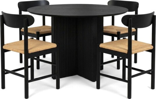 Edda spisegruppe rund 110 cm svart med 4 Malte spisestoler Edda spisegruppe rund 110 cm svart med 4 Malte spisestoler