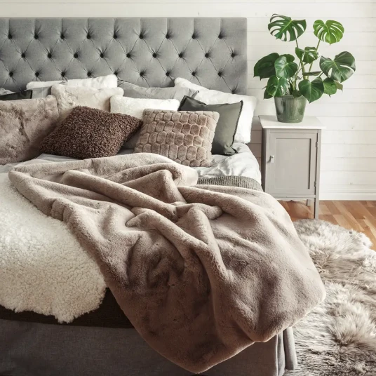 Skinnwille Fluffy Pledd Taupe