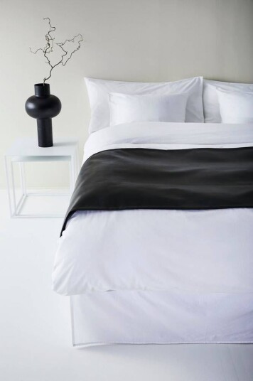 Jotex LEA hotellsengeteppe 60 cm Black mdf / metall 1581525-02-160 1581525-03-90 Jotex LEA hotellsengeteppe 60 cm Black mdf / metall 1581525-02-160 1581525-03-90