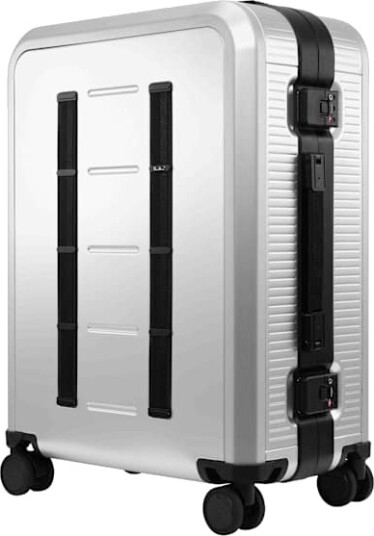 DB Ramverk Alu Pro Check In Luggage Medium Silver/Onyx DB Ramverk Alu Pro Check In Luggage Medium Silver/Onyx
