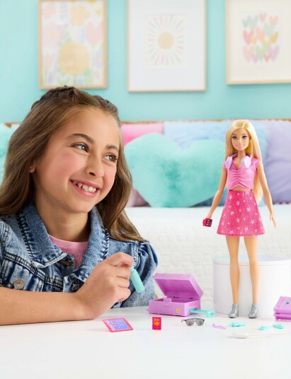 Barbie Barbie Family & Friends Barbie "Malibu" Doll & Accessories Pink ONE SIZE