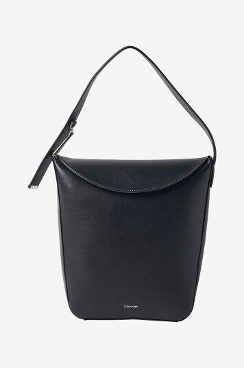 Calvin Klein   Vesken Soft Sculpt Bucket Bag   Svart
