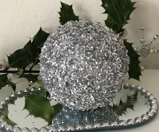 Julekule 4pk stor grå med sølvglitter fra Borg