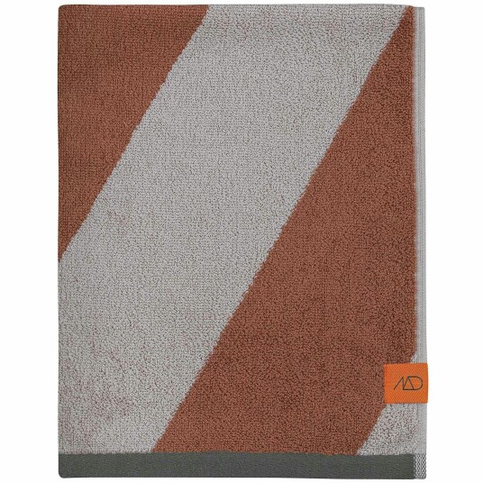 Mette Ditmer Diagonal Badehåndkle 70x133 cm Brick Mette Ditmer Diagonal Badehåndkle 70x133 cm Brick