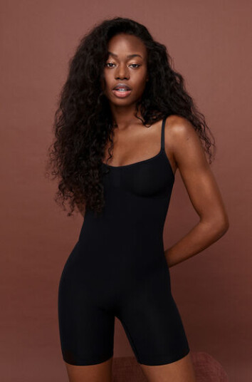 Hunkemöller sømløs forsterkende bodysuit med høye ben Svart S