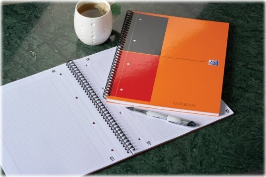 Notesbog Oxford International A4+ Linjeret 80 Ark 80G