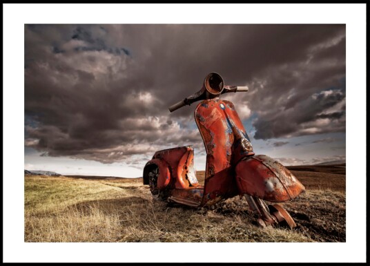 Rusty Scooter Landscape Plakat / 50x70 Rusty Scooter Landscape Plakat / 50x70