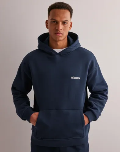 Que Sera Sera Virgil Hoodie Hoodies Blå Que Sera Sera Virgil Hoodie Hoodies Blå