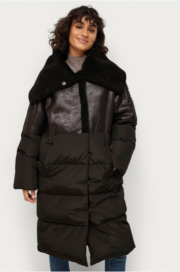 Montereggi Kåpe FW37333 Svart Montereggi Kåpe FW37333 Svart