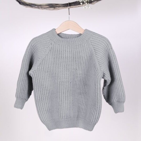 Bluum Strikkegenser Noah Lys grå melert garnpakke i Soft Merino Ull