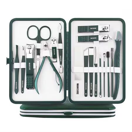 UNIQ 18-i-1 Manikyr / Grooming Set for negler føtter ansikt Mørkegrønn