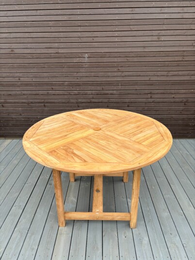 Hagebord Parasollbord Jeløy Ø100/120cm Teak