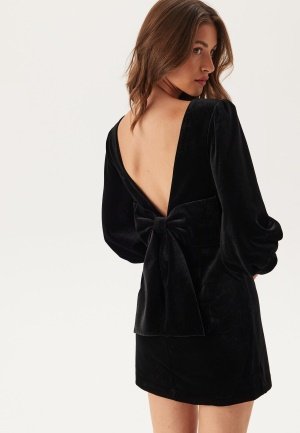 FOREVER NEW Josilyn Velvet Bow Back Mini Black 38 FOREVER NEW Josilyn Velvet Bow Back Mini Black 38