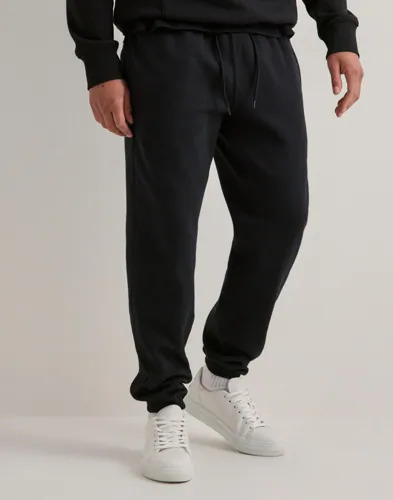 Nike M Nk Club Bb Cuff Pant Joggebukser Svart Nike M Nk Club Bb Cuff Pant Joggebukser Svart