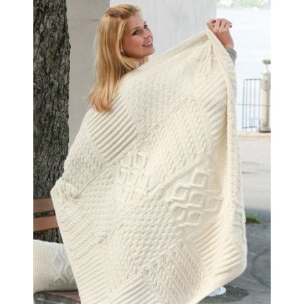 Warm Hug by DROPS Design Teppe Strikkeoppskrift 126x96 cm