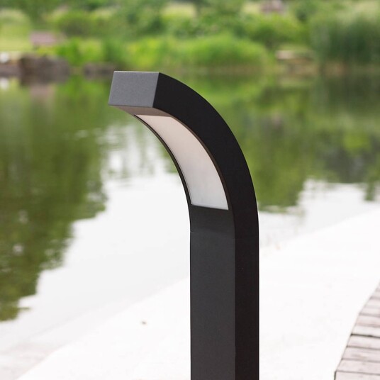 Lucande 60 cm høy LED-sokkellampe Lennik