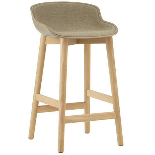 Normann Copenhagen Hyg Barstol 65 cm Polstret Front Sand / Eik Normann Copenhagen Hyg Barstol 65 cm Polstret Front Sand / Eik