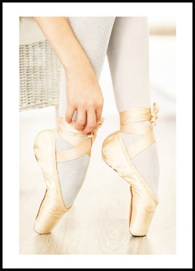 Ballerina Tying Ballet Shoes Plakat Plakat / 100x150cm